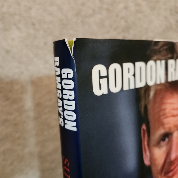 Gordan Ramsay Sunday Lunch Cookbook. - Picture 3 of 3